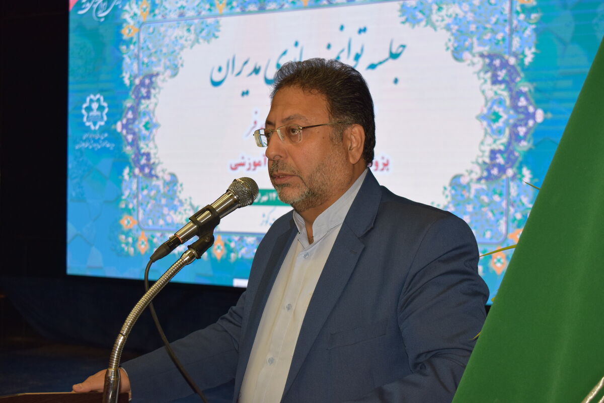 دانش‌آموز امروز بیش از کتاب، نیازمند معنا و امید است