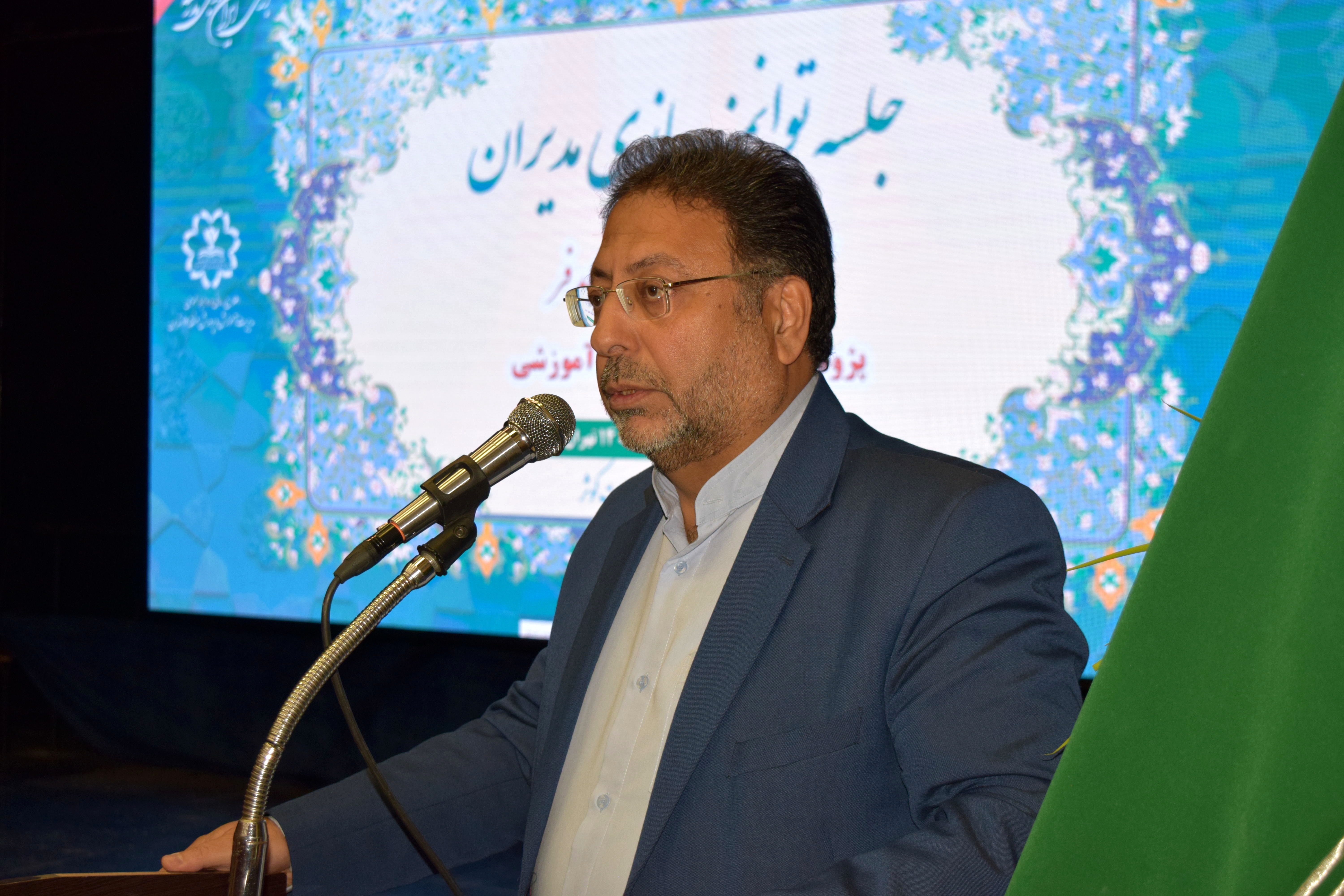 دانش‌آموز امروز بیش از کتاب، نیازمند معنا و امید است