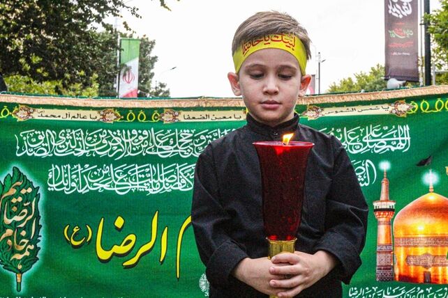 در سوگ شهادت امام رضا(ع)؛ شکوه دسته عزاداری خادمیاران رضوی در زنجان