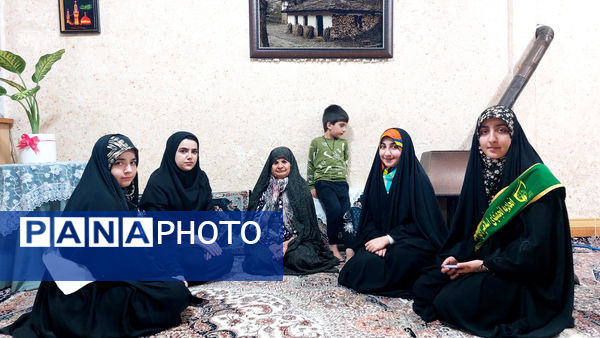 دیدار دانش‌آموزان انجمن اسلامی دبیرستان فاطمه الزهرا با همسر شهید علیرضا جمیلی شیروان