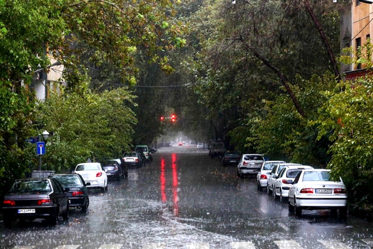 بارش باران در جاده‌های ۱۵ استان