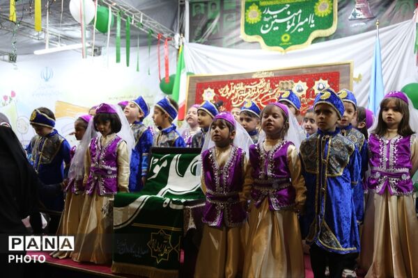 جلوه‌گری ارادت حیدری غدیرخم در غرفه آموزش و پرورش تبریز