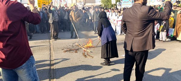 دانش‌آموزان دهلرانی در راهپیمائی ۲۲بهمن