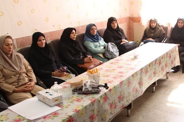 دیدار صمیمی امام‌جمعه رودهن با دانش‌آموزان و کارکنان دبیرستان آیت‌الله طالقانی رودهن 