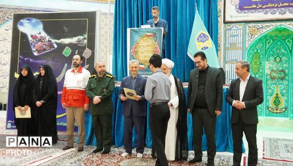 برگزاری میز خدمت آموزش و پرورش در مصلی امام خمینی(ره)