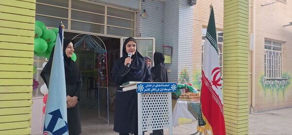 آیین بازگشایی مدارس و استقبال از دانش آموزان در دبیرستان فرزانگان دوره ی اول