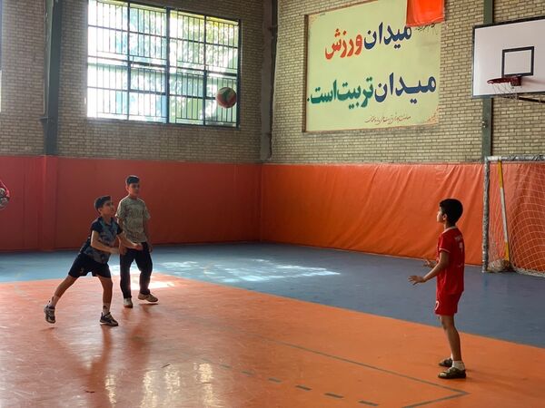 برگزاری فعالیت‌های ورزشی درون مدرسه‌ای در دبستان معلم آشخانه 