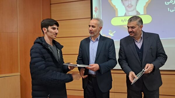 آیین تجلیل از رتبه‌برترهای کنکور ۱۴۰۳ اداره آموزش و پرورش ناحیه یک زنجان