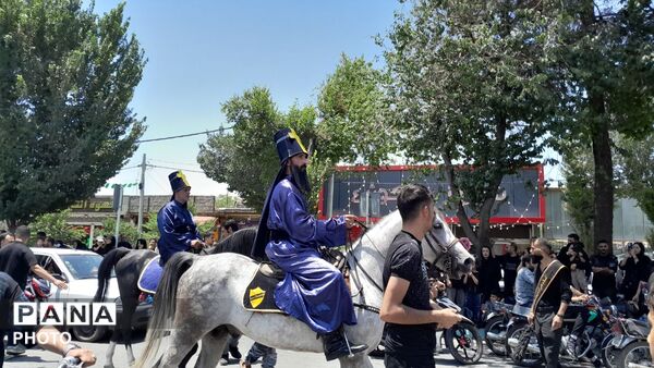 قافله عزاداری ظهر تاسوعا به یاد علمدار کربلا