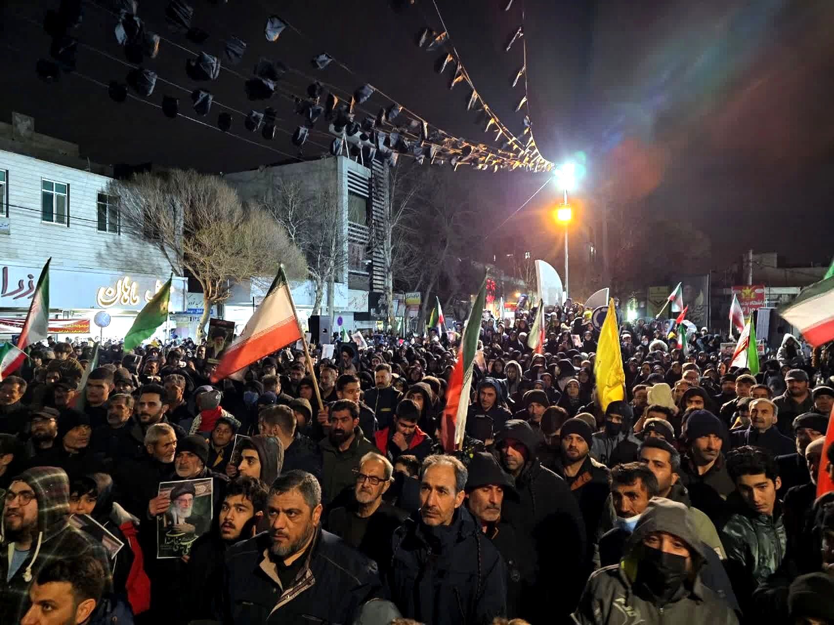 میدان لاله نظرآباد پاتوق دلدادگان رهبر