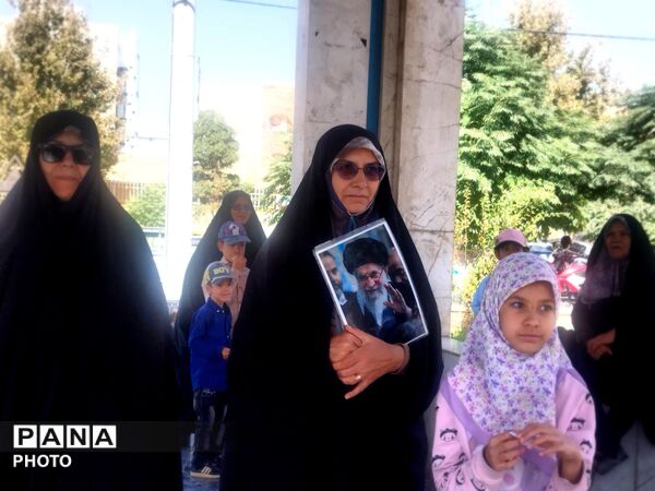 هم‌قدم با خانواده به یاد حماسه‌سازان دفاع مقدس