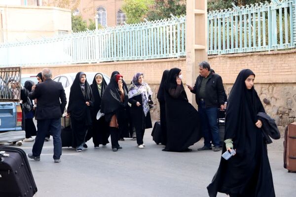 اعزام دانش‌آموزان دختر یزدی به سفر معنوی حج عمره