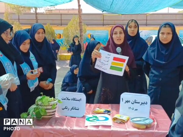 سه ایستگاه سلامت در زنگ تفریح  دبیرستان مهر نیشابور 