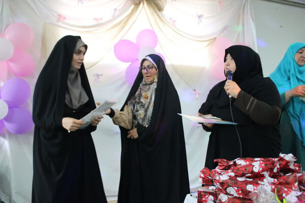 تقدیر از دانش آموزان برتر دبیرستان دخترانه سیداحمد فاتحی یک قم 