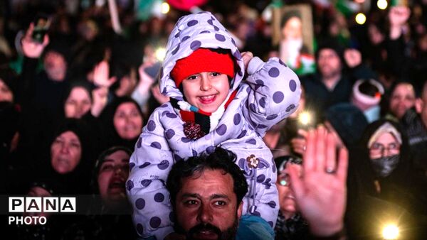 ما به‌صبح ظهور نزدیکیم، این علم بر زمین نمی‌افتد