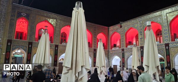 حرم امام رضا(ع) سیاه پوش عزای حسین‌(ع) شد