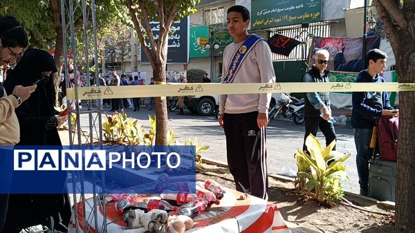 دانش‌آموزان با حضور در راهپیمایی ۱۳ آبان تنفر خود را نسبت به شیاطین امروزی نشان دادند