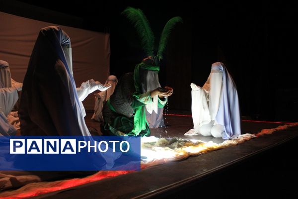 اجرای نمایش «طریق عشق» در شهرستان گرمه