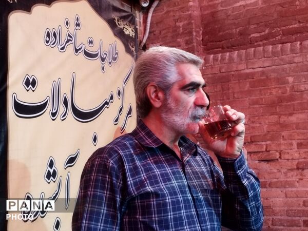 خدمت‌رسانی چایخانه حضرت زهرا(س) در دویست‌و‌یازدهمین شب شهادت قائد امت اسلام