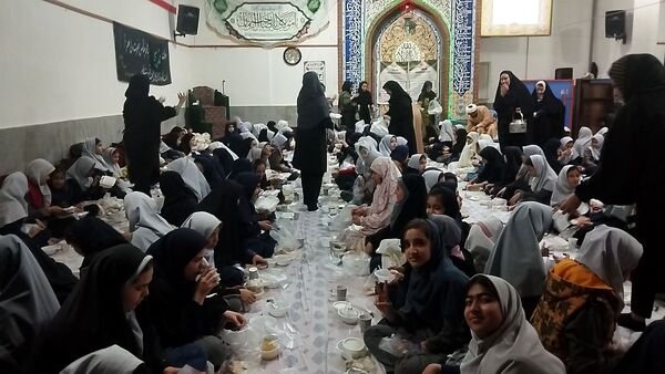 ضیافت افطاری در دبستان دخترانه مهندس رحمانی فرد ناحیه ۱ مشهد مقدس