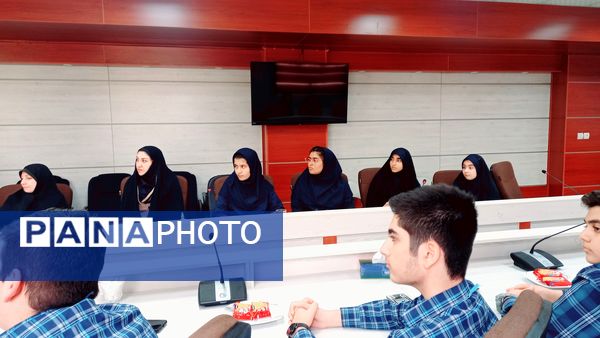 تقدیر از دانش‌آموزان برگزیده علمی‌پژوهشی در اداره آموزش و پرورش شهرستان ملارد