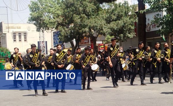 برپایی پرشور مراسم عزاداری سیدالشهدا در خیابان‌های نیشابور 
