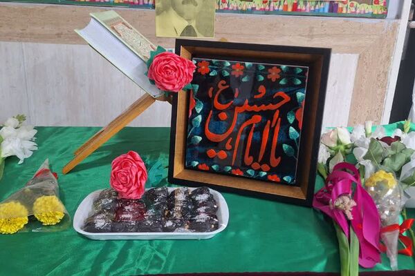 پرچم متبرک امام حسین(ع) میهمان دانش‌آموزان مدرسه زنده‌یاد قمصری