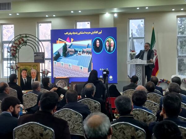 کلنگ نخستین مدرسه زنده‌یاد پیام راهب در قمصر به زمین زده شد