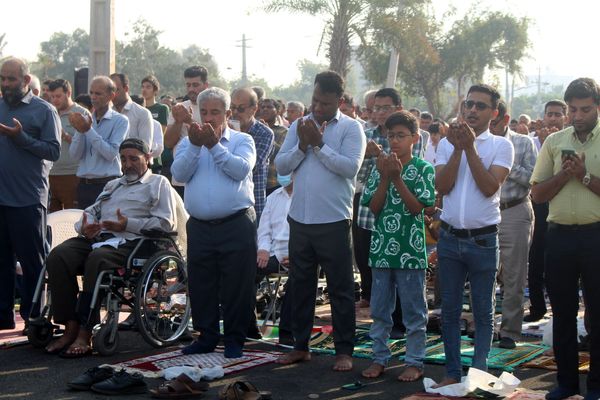 بندرعباسی‌ها توفیق یک ماه عبادت را در نماز عید فطر به شکرانه نشستند