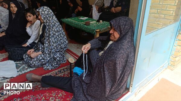 از پیر تا کودک در نماز جمعه نیشابور حضور دارند-۲
