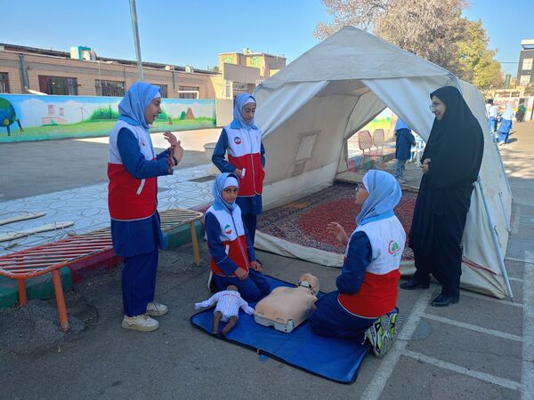  افتتاحیه پارک سلامت و آغاز به کار سفیران محیط یار  دبستان بنت الهدی صدر