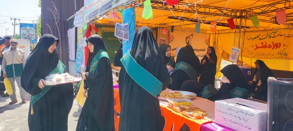 همکاری خادمیاران مدرسه فاطمیه با چایخانه دانش‌آموزی حضرت رضا (ع) در شیروان