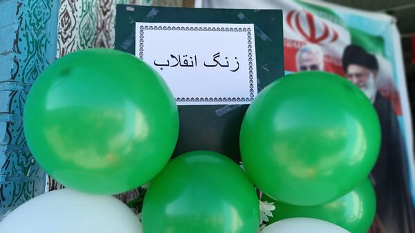 نواخته شدن زنگ انقلاب در مدرسه نمونه الزهرا  یاسوج