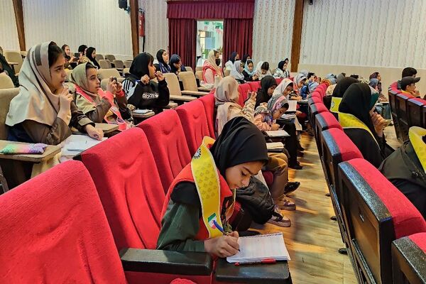 کلاس آموزشی خبرنگاری در کانون مهر تابان نیشابور