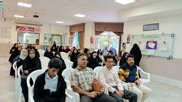 اولین مجمع عمومی اولیا و مربیان در دبیرستان شاهد ارض اقدس 