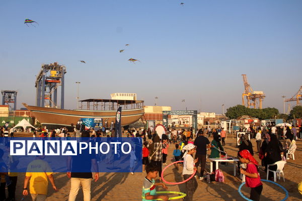 جشنواره بازی و ورزش های همگانی در ساحل بوشهر