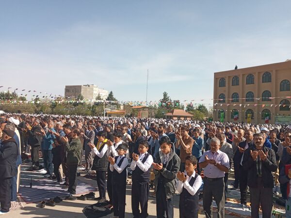 اقامه نماز عید فطر در شهرستان چناران