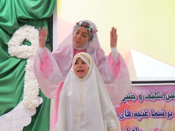 نواختن زنگ جشن نیکوکاری در دبستان امام خمینی(ره) بجنورد