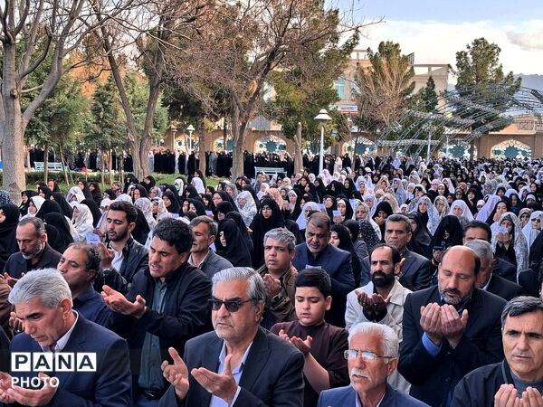 نماز عید سعید فطر در شهرستان کاشمر 