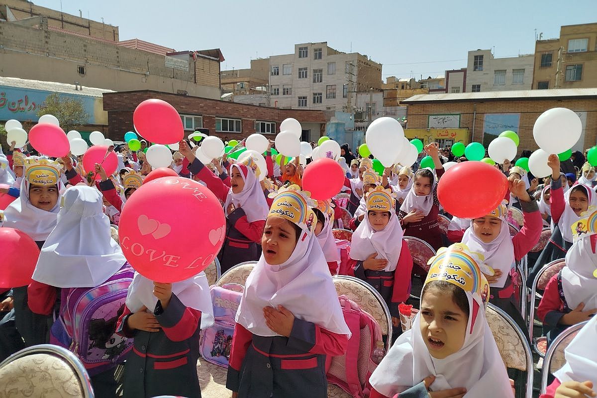 جشن شکوفه‌ها در آستانه سال تحصیلی جدید در مدارس ملارد برگزار شد