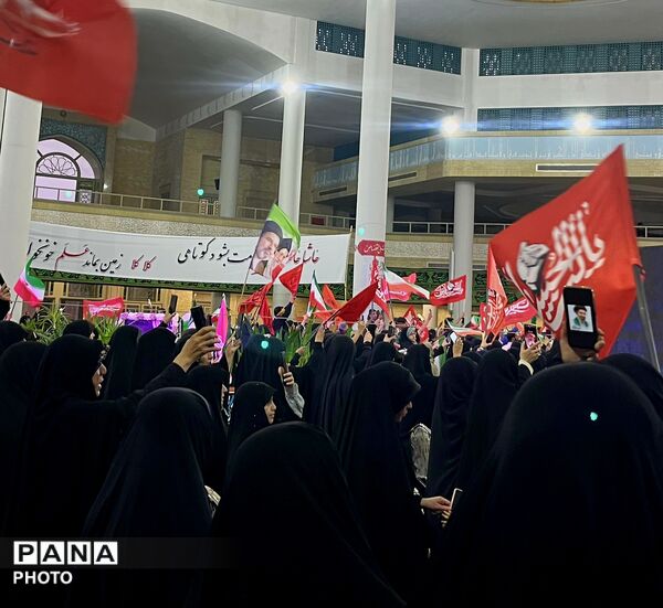 آیین بزرگداشت رهبر شهید انقلاب اسلامی در مصلای خاتم‌الانبیا(ص) زنجان 