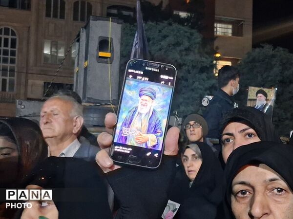 حماسه سازی مردم نیشابور در بیستمین شب از راهپیمایی های مردمی بلوار فضل 