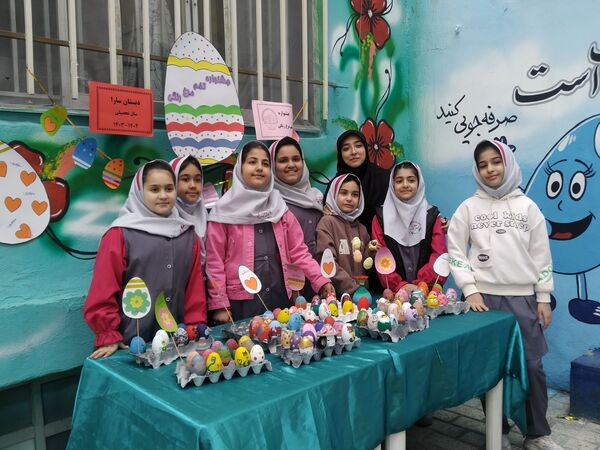 برگزاری جشنواره تخم مرغ رنگی در آموزشگاه دخترانه سارا،ملارد