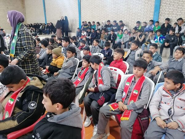 ویژه برنامه‌های دهه فجر و همایش یاوران انقلاب در مدارس روستای چری