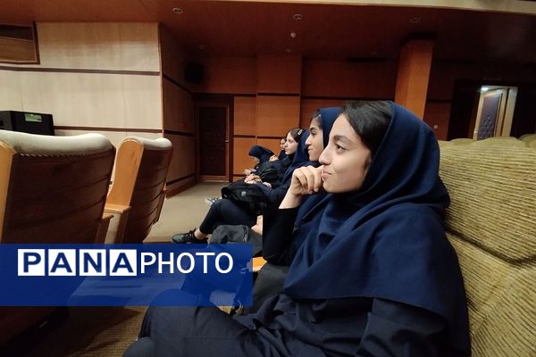 بازدید دانش‌آموزان ناحیه 2 بهارستان از کارخانه سرم‌سازی رازی