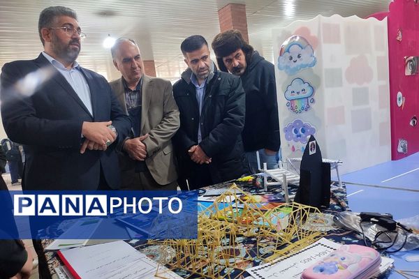 درخشش خلاقیت دانش آموزان قدسی در نمایشگاه دستاوردهای فناورانه و پژوهشی