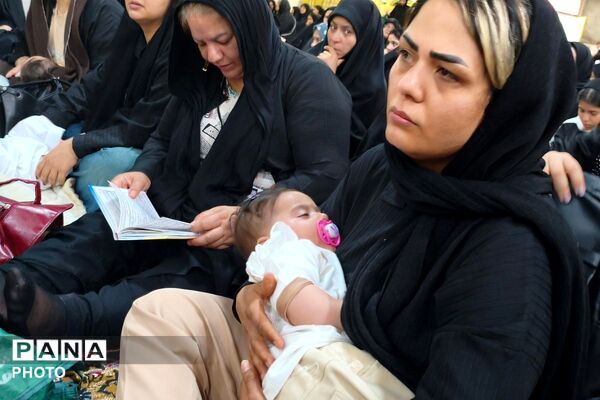 حضور مادران و نوزادان شش ماهه در همایش شیرخوارگان حسینی