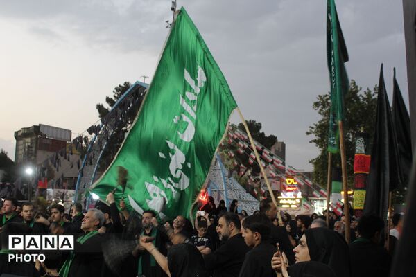 ورامین بار دیگر در سوگ اسارت؛ کاروان نمادین کربلا در خیابان‌های ورامین به حرکت درآمد