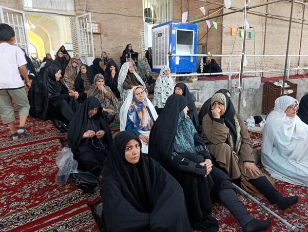 برگزاری نماز جمعه در آغاز هفته بسیج دانش آموزی با حضور دانش آموزان بسیجی نیشابور