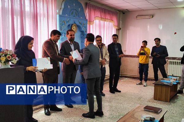 تقدیر از نفرات برتر جشنواره نوجوان سالم در شهرستان قروه
